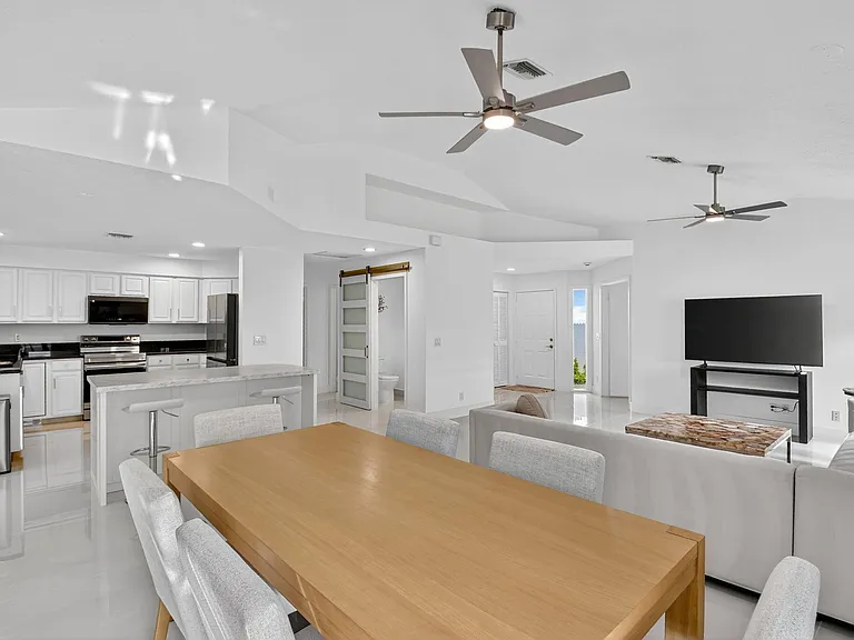 2218 NW 52nd St — Photo 7
