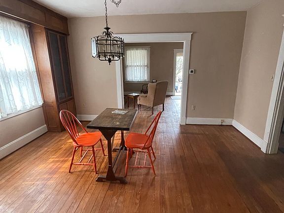 4th image of 3666 Burch Ave
