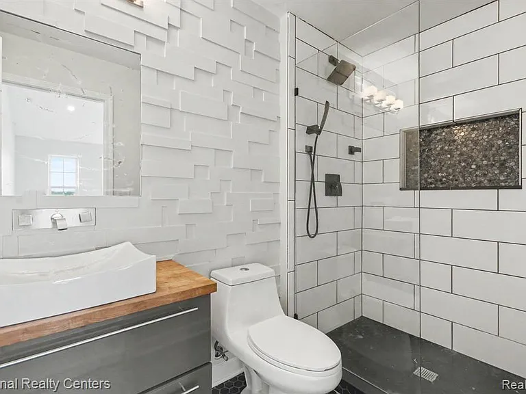 20304 Boardwalk Blvd — Photo 16
