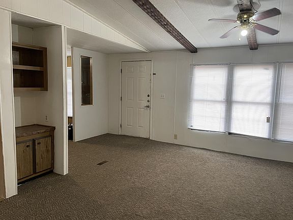 5th image of 221 Pecan Pl