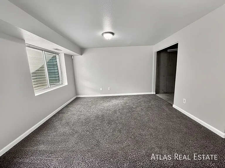 3820 Dolphin Cir — Photo 27