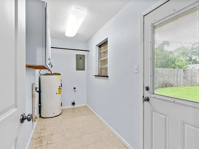 416 E Myrtle St — Photo 13