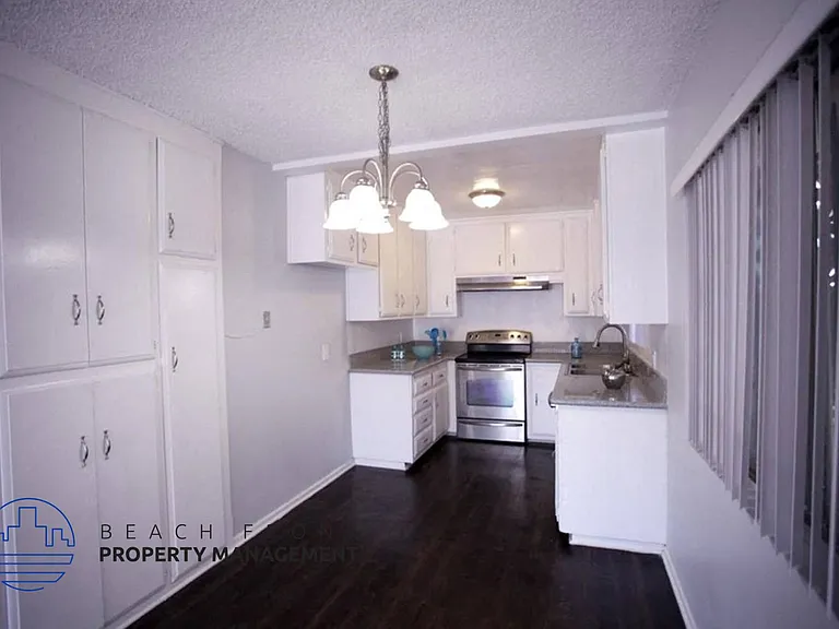 517 Evergreen St — Photo 6
