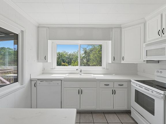 5th image of 3944 Azalean Dr