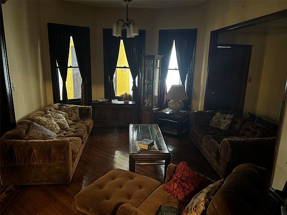 4th image of 2750 Bedford Avenue