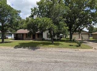 203 E Anderson St, Schulenburg, TX 78956