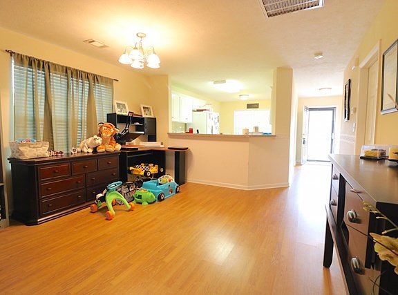4th image of 139 Violet Ct