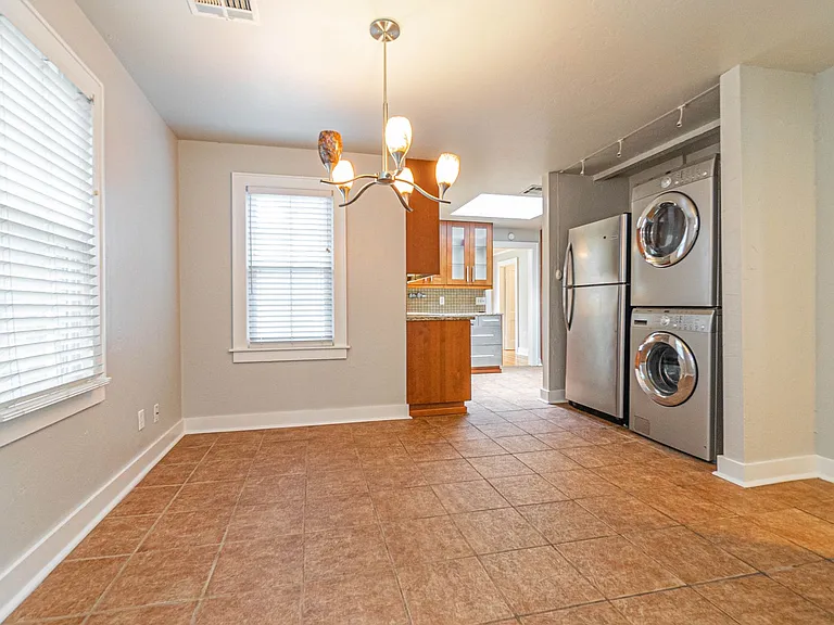 628 W Comanche St — Photo 15