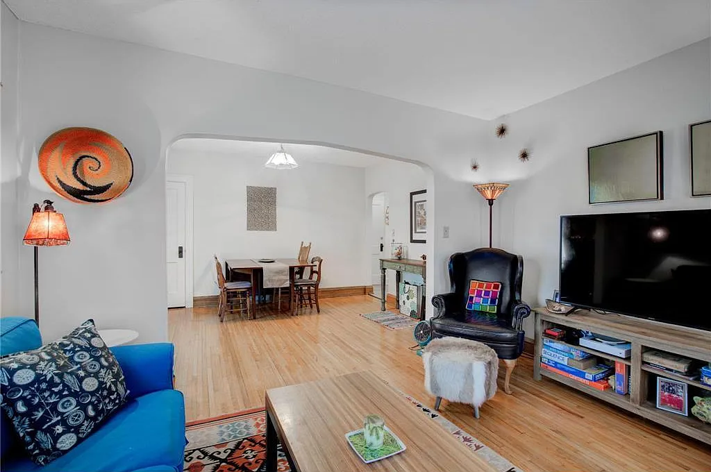 595 Syndicate St N — Photo 1