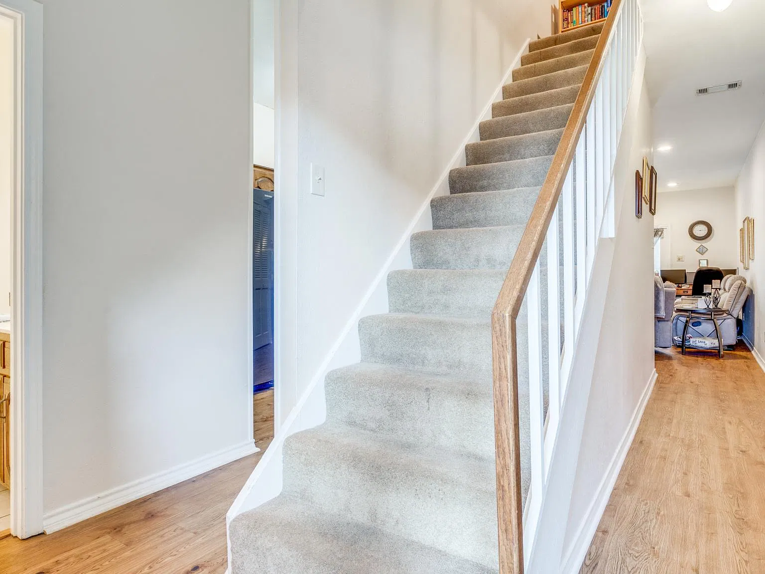 431 Maple Leaf Dr — Photo 2