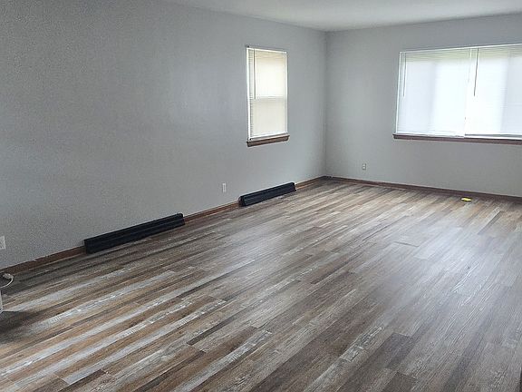 Living room/dining room area
