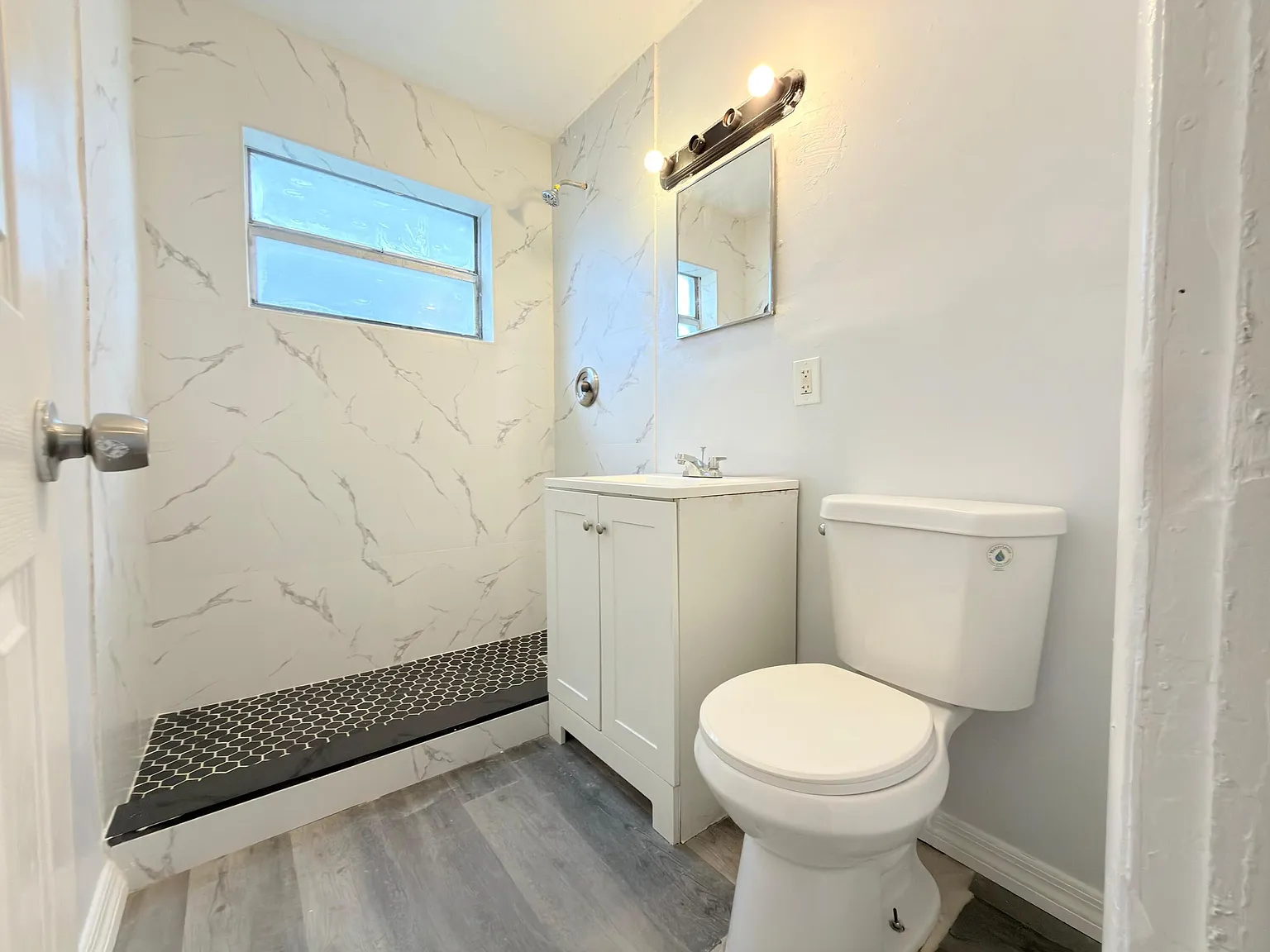 2 bed, 1.0 bath, 812 sqft, $1,800 — Photo 3