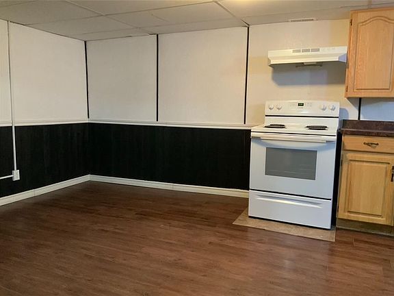 3rd image of 1548 Newlands Cres Unit 14