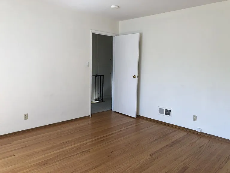 385 Lansdale Ave — Photo 9