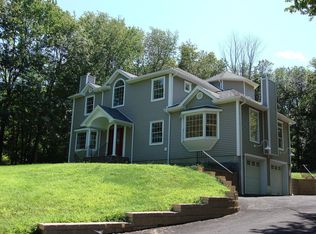 10 Hanover Ridge Rd, Brookfield, CT 06804