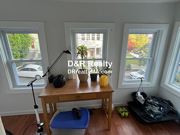 4th image of 115 Yorktown St