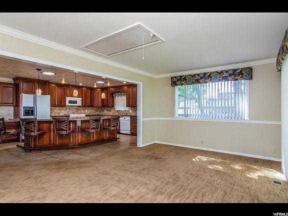 4th image of 2575 E Tuxedo Cir