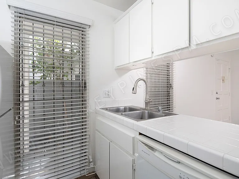 2112 Garnet Avenue — Photo 9