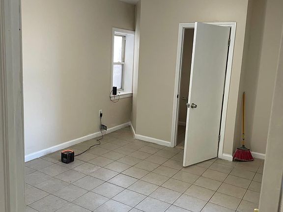 4th image of 319 E Jersey St #2R