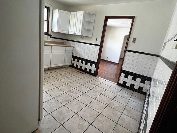 5th image of 2409 Spencer Ave
