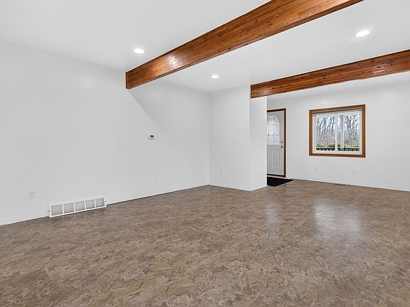 5th image of 2951 N Huron Rd