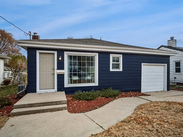 521 14th St, West Des Moines, IA 50265