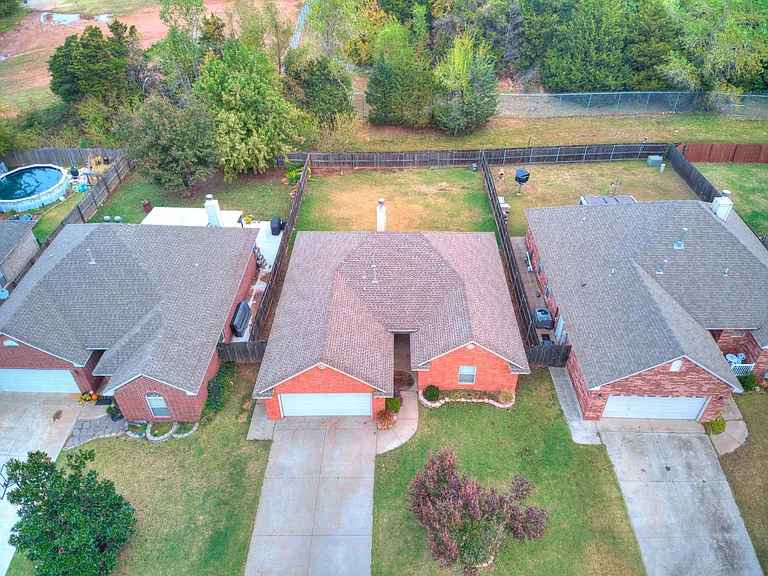 613 Katelyn Ln — Photo 15
