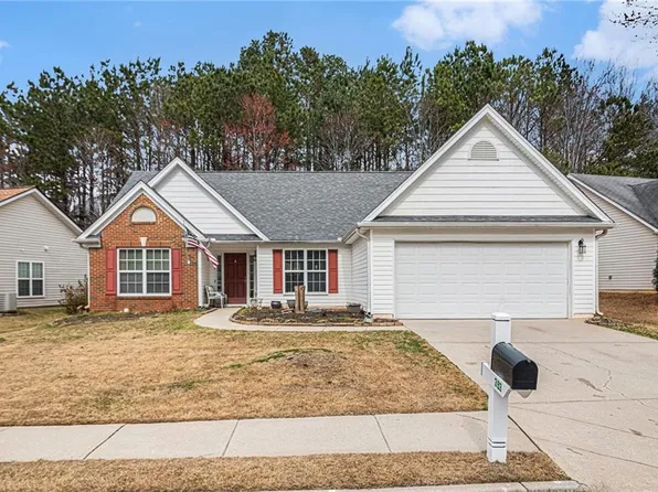 393 Hunterian Pl, Newnan, GA 30265
