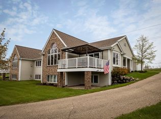 1636 Vivian Ct, West Bend, WI 53090