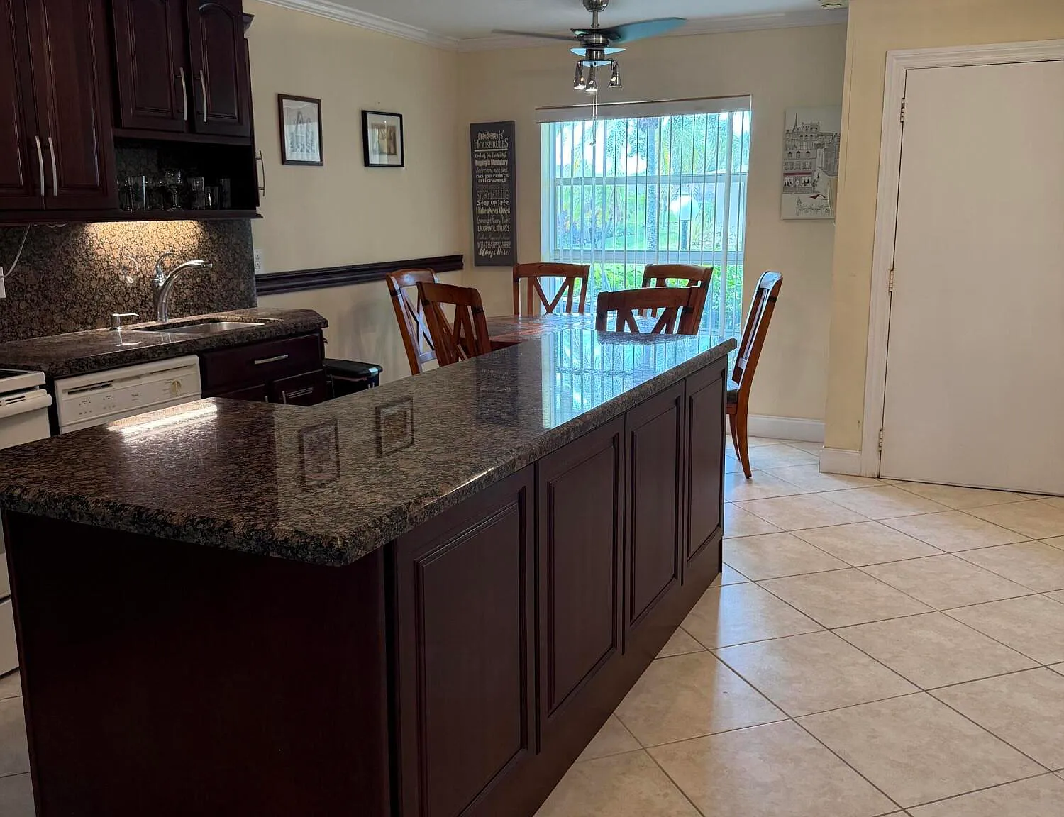 2 bed, 2.0 bath, 908 sqft, $2,000 — Photo 2