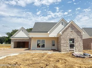2494 Saint Charles Cv, Southaven, MS 38672
