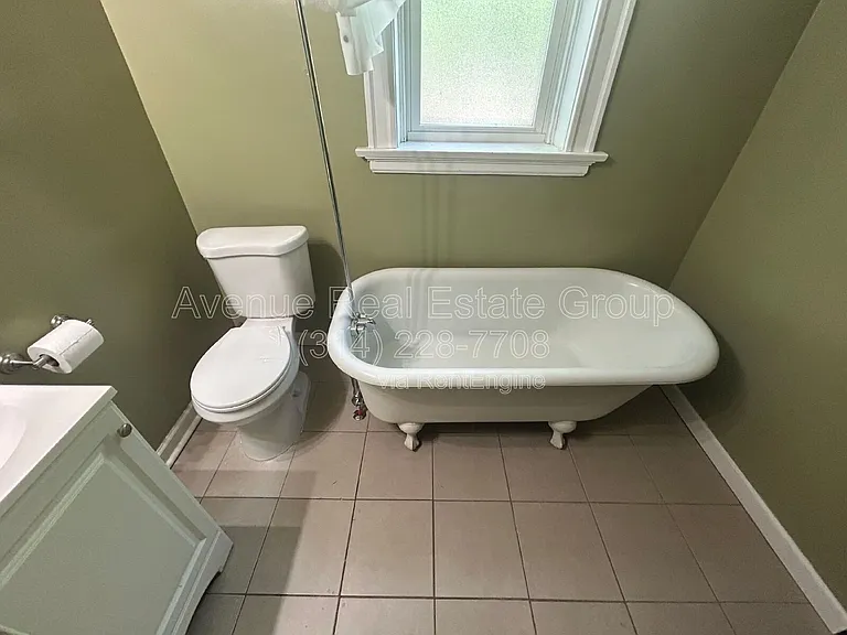 4415 S Compton Ave #1F — Photo 8