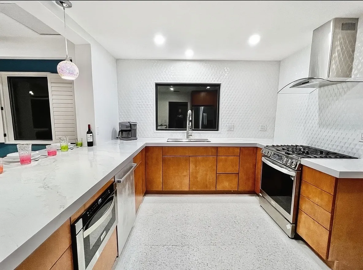 1523 East San Lorenzo Road - 1 — Photo 3