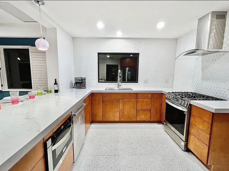 1523 E San Lorenzo Rd — Photo 3