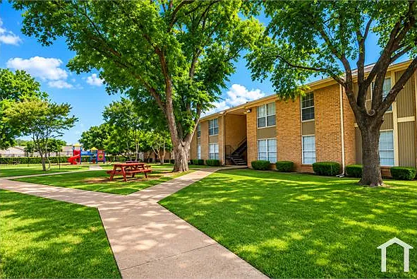 3460 Great Trinity Forest Way — Photo 2