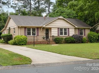 1924 Bentley Pl, Charlotte, NC 28205