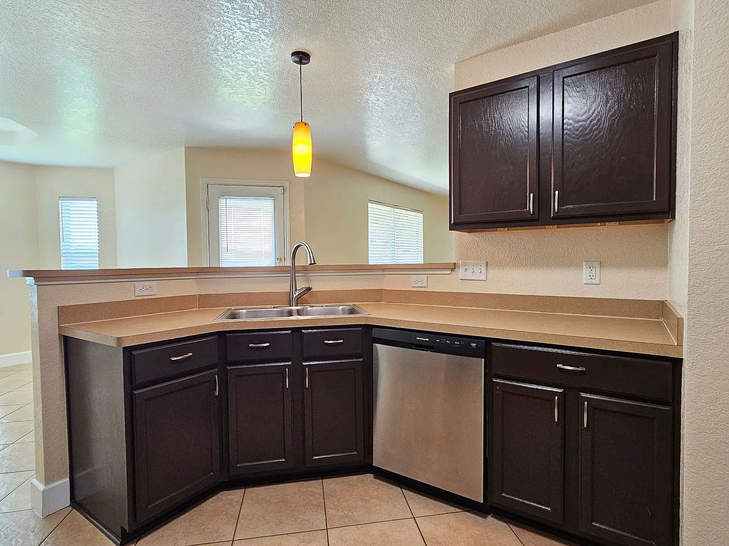 Huge Rent Reduction - Available Now & Ready For Move-In! — Photo 2