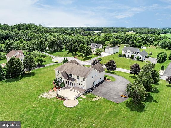 4th image of 206 Deerfield Dr