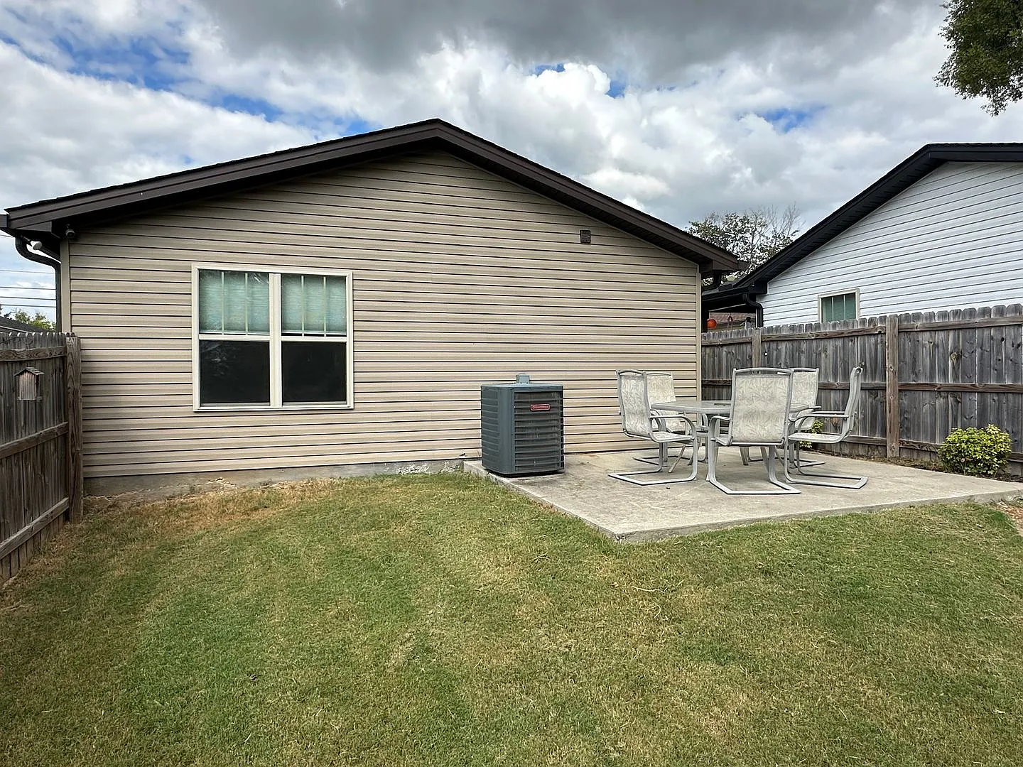 For Lease- 3 Bed 2 Bath — Photo 2