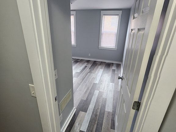 5th image of 133 Howard St