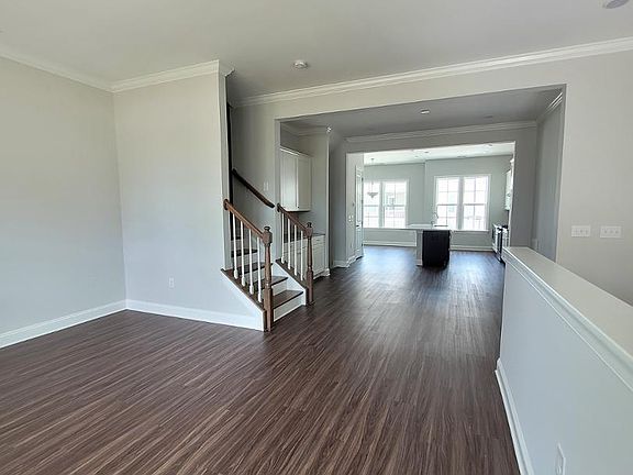 3rd image of 320 Clementine Dr