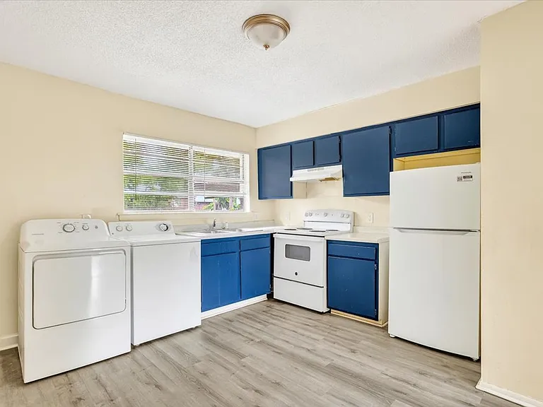 5340 Laroche Ave #4 — Photo 4
