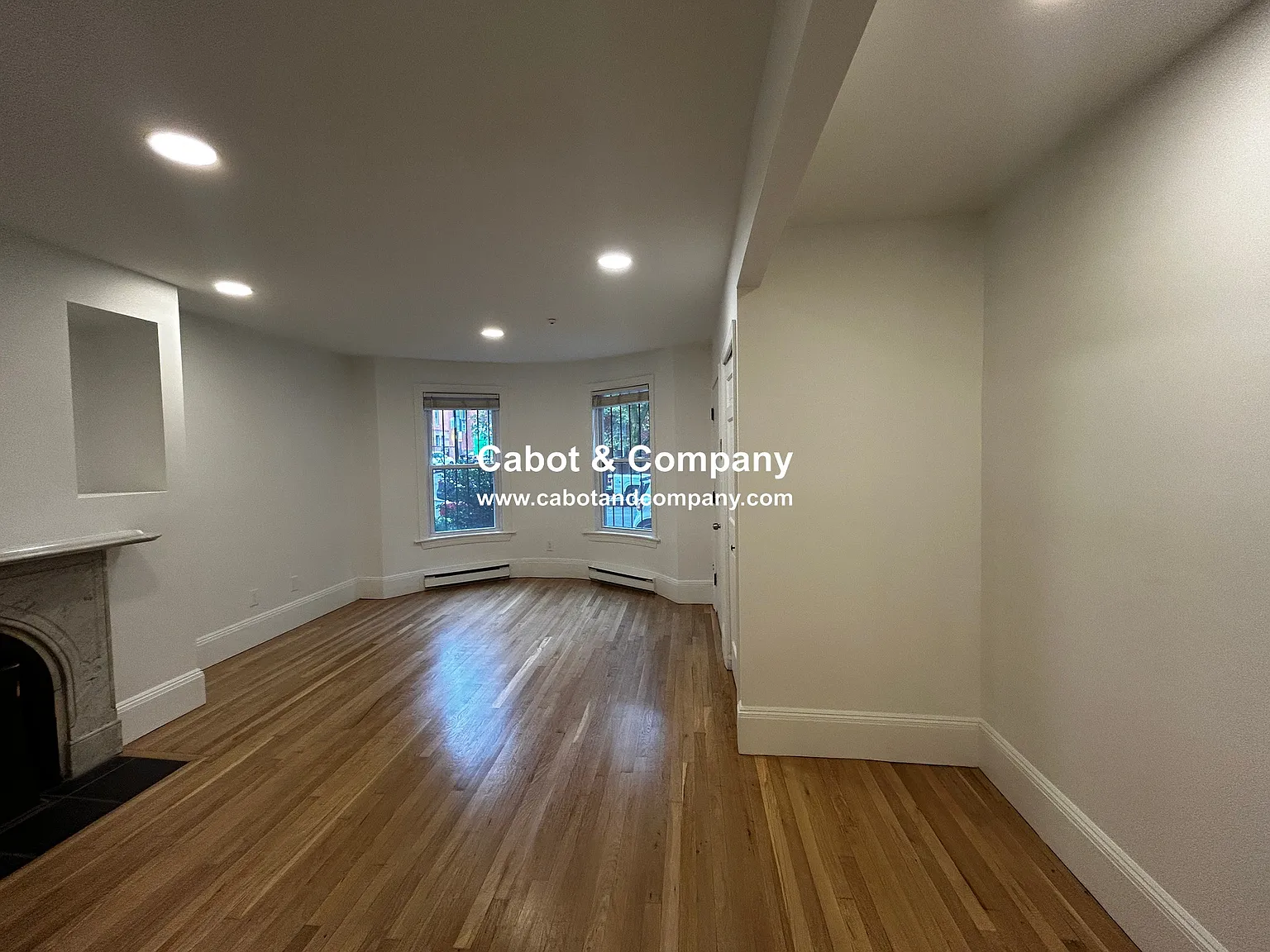 2 bed, 1.0 bath, 700 sqft, $4,400 — Photo 3