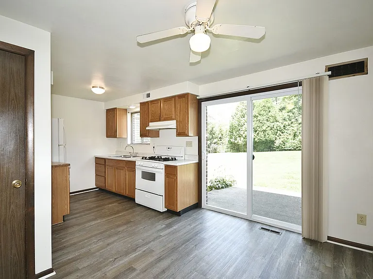 427 Manor Rd #3 — Photo 10
