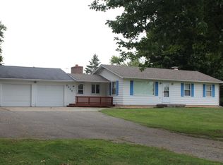 9949 Hartel Rd, Grand Ledge, MI 48837