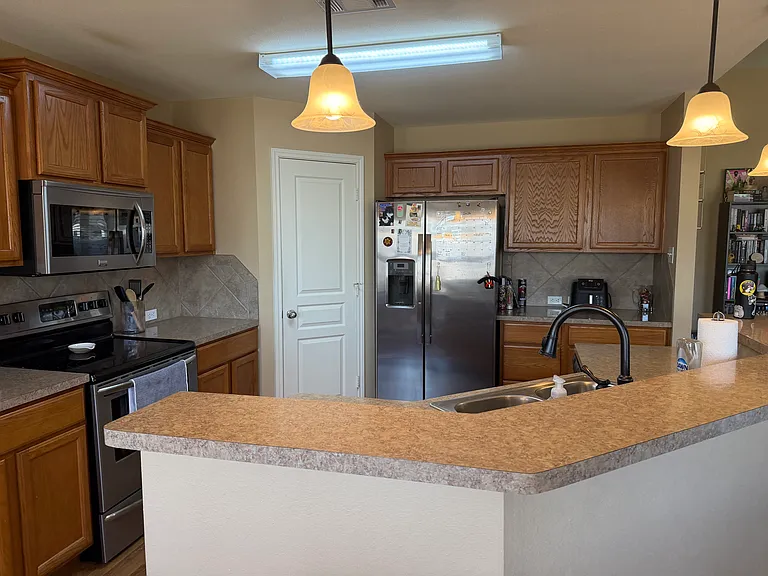 1126 Neuberry Cliffe — Photo 2