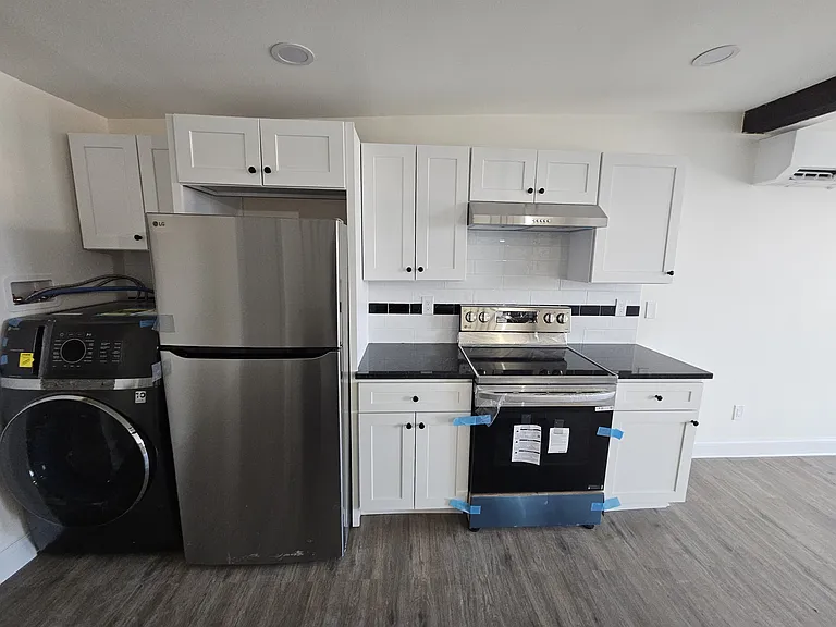 406 Main St #4 — Photo 15