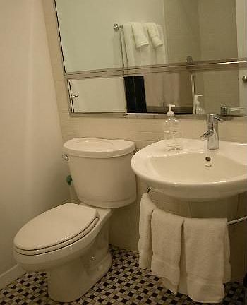5th image of 601 E 32nd St APT 909