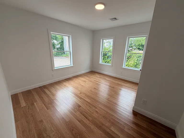 33 Pleasant St #4 — Photo 7