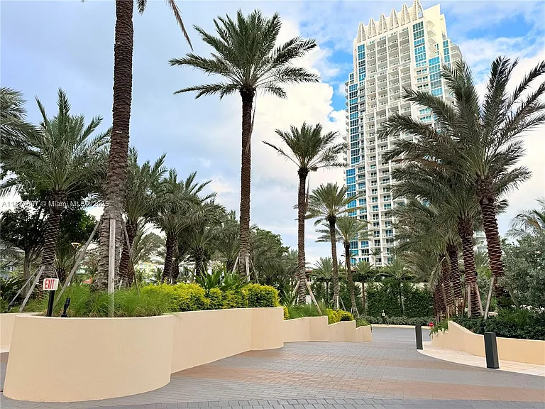 300 S Pointe Dr #2806 — Photo 66